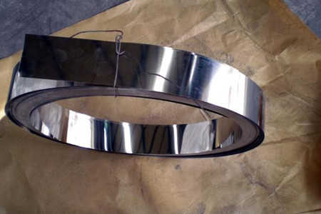 304不銹鋼帶堆焊時(shí)容易出現(xiàn)哪些缺陷？